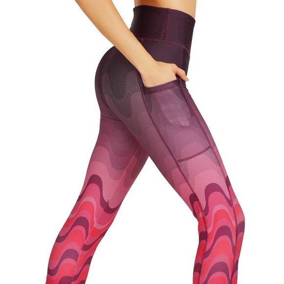 Pants - Pink wave ombre yoga capri leggings with pockets